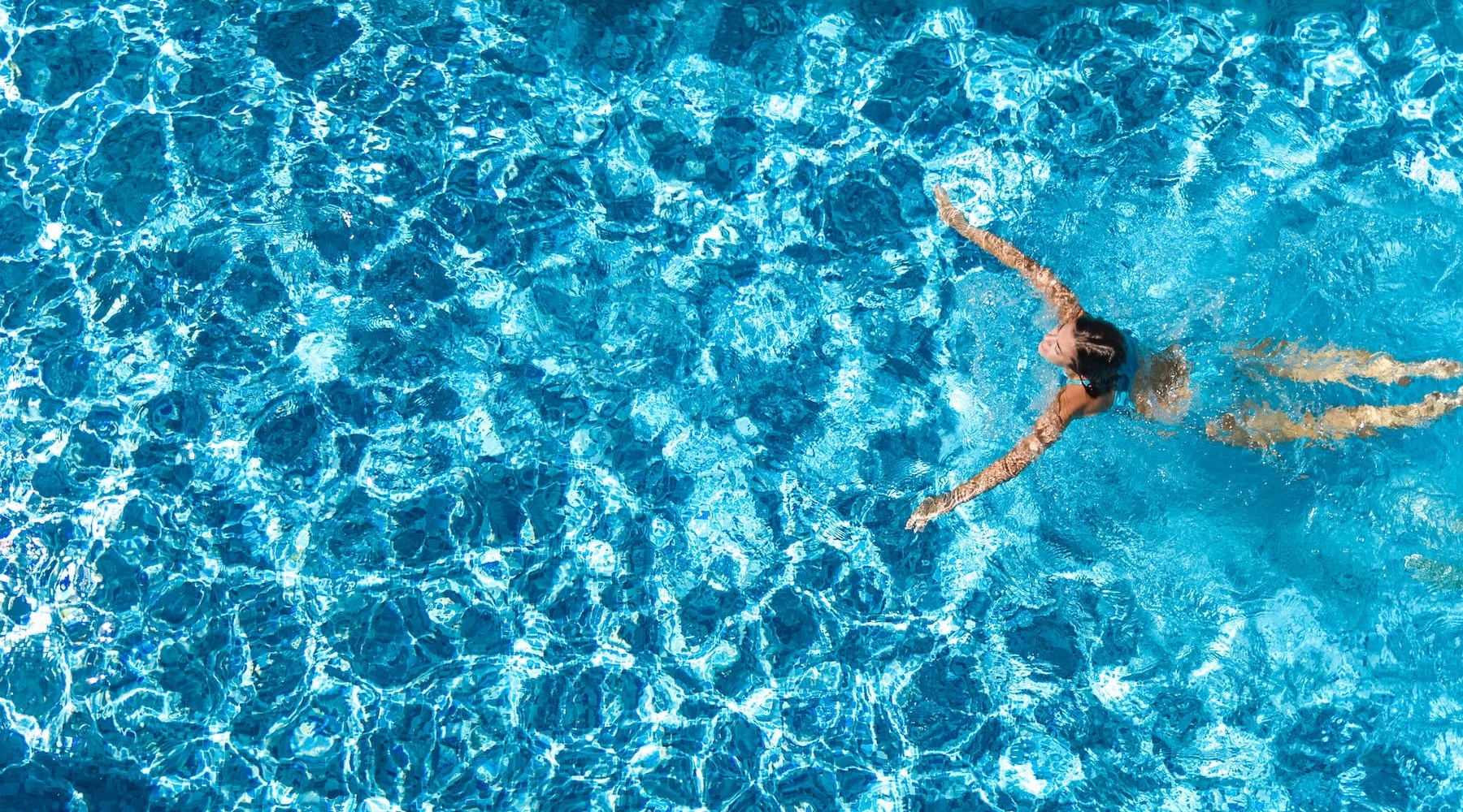 a person swimming in a pool